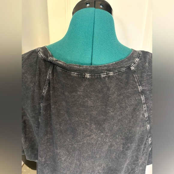 Rae Mode medium black/gray acid washed shirt - Picture 10 of 13